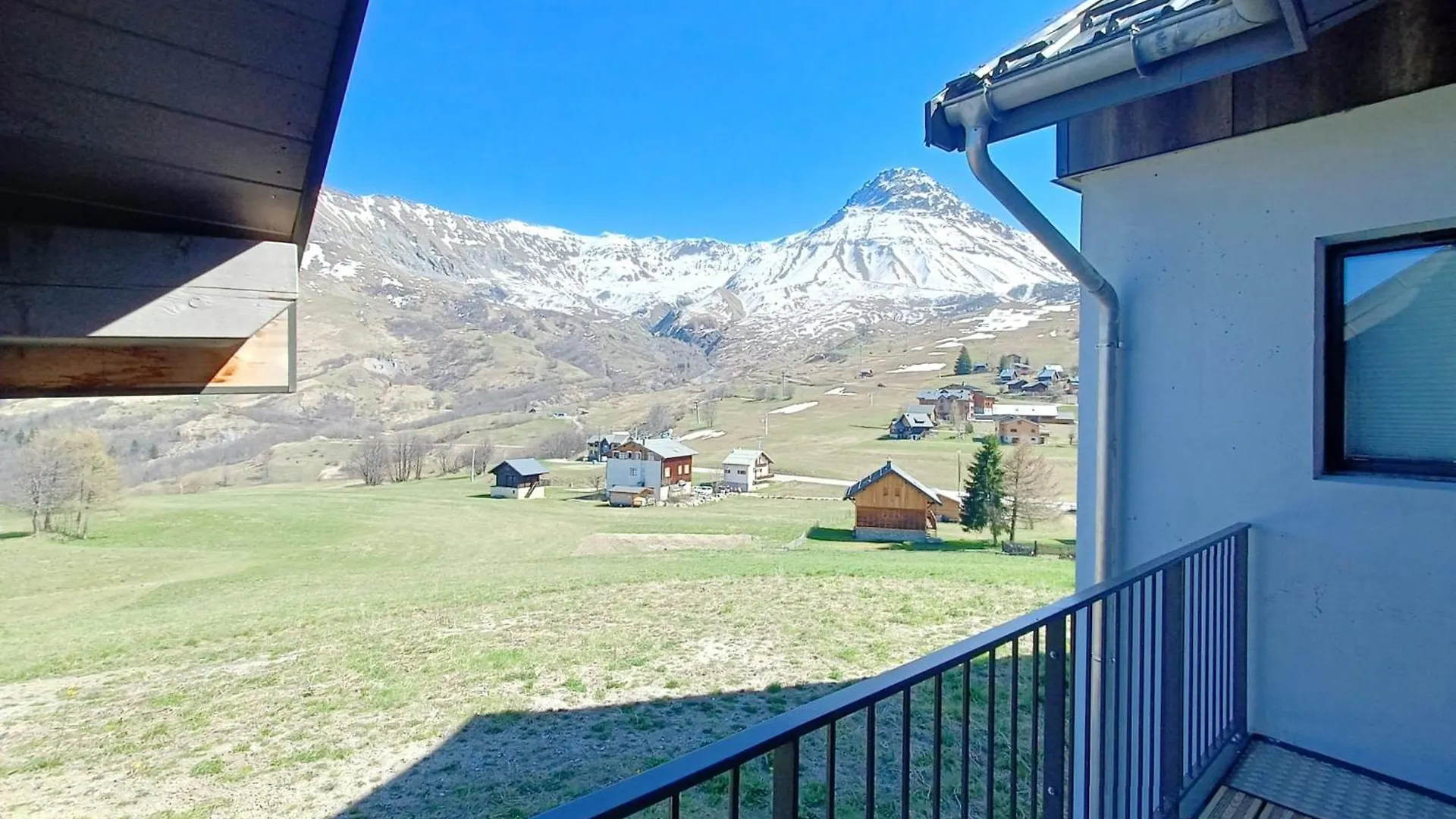 Apartment for 6 people in Albiez with balcony France